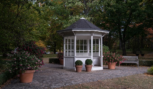 Zahradní pergoly, terasy a přístřešky: Klenoty venkovního života od Pergola Dřevěná s.r.o.